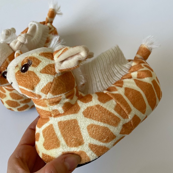 Kids giraffe slippers - Picture 2 of 8